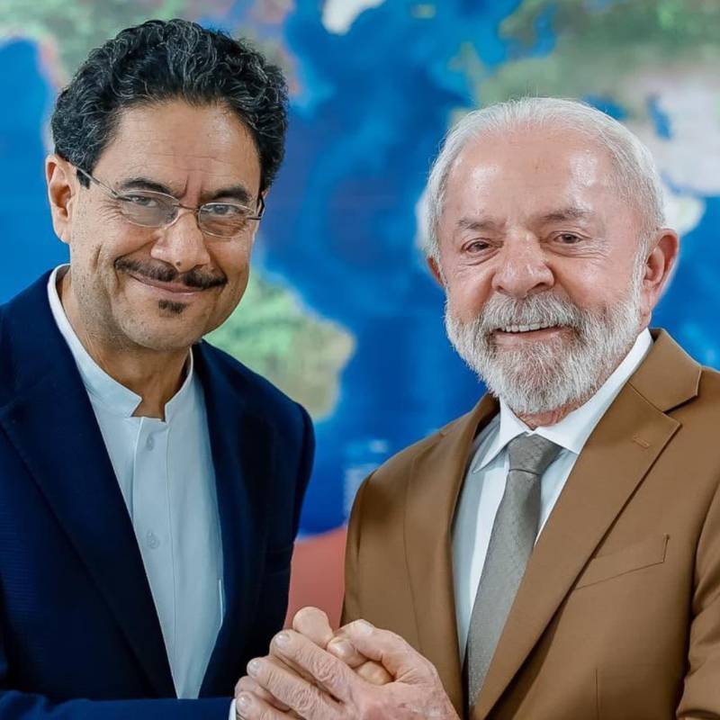 Cepeda estuvo con el primer mandatario brasileño en Brasilia. Foto: X @IvanCepedaCast