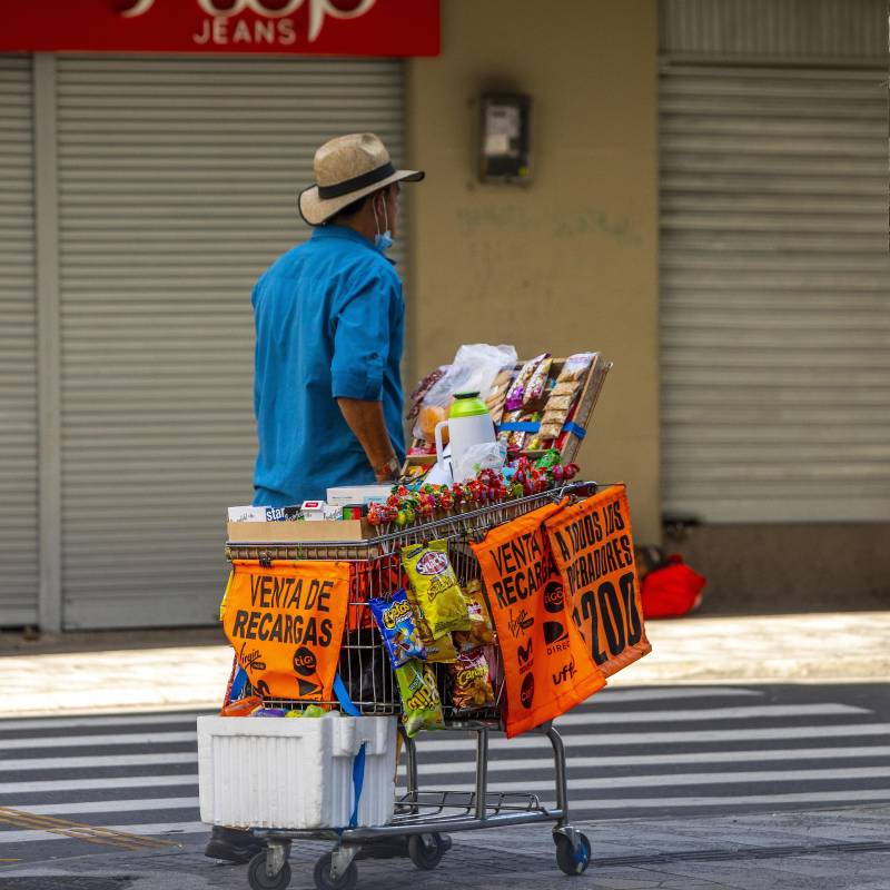 El empleo por cuenta propia sumó 457.000 personas en marzo, superando la creación de puestos de trabajo formales. FOTO EL COLOMBIANO.