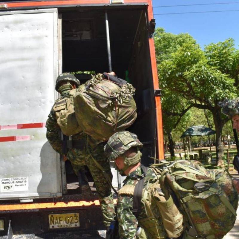 Informe de empalme del Ejército pide revisar salarios. FOTO: Colprensa