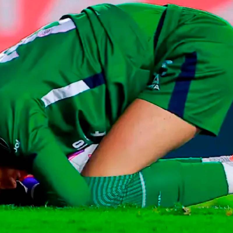 El arquero colombiano Kevin Mier fue operado de una fractura de tibia que sufrió en el partido entre Cruz Azul, su equipo, y Pumas de México. Foto: Getty