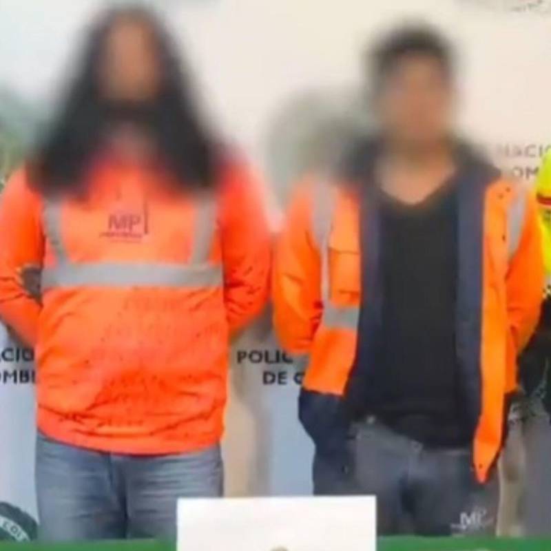 Los dos operarios serán judicializados por presunta fabricación, tráfico y porte de estupefacientes. Foto: Captura video Policía Nacional