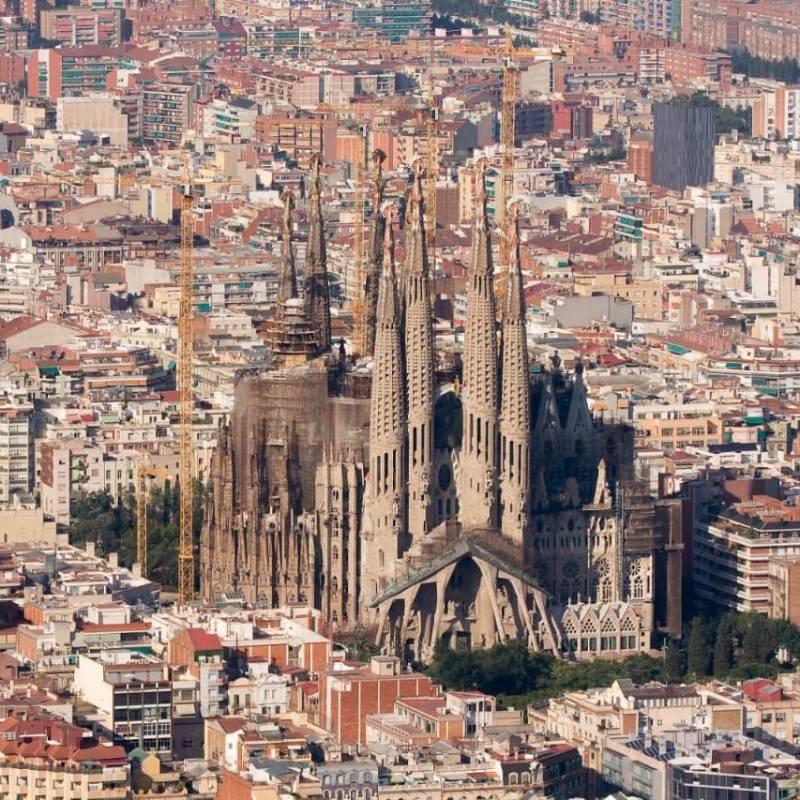 Este viernes, 20 de febrero de 2026, se colocó la última pieza de la Basílica de la Sagrada Familia, en Barcelona. FOTO: GETTY