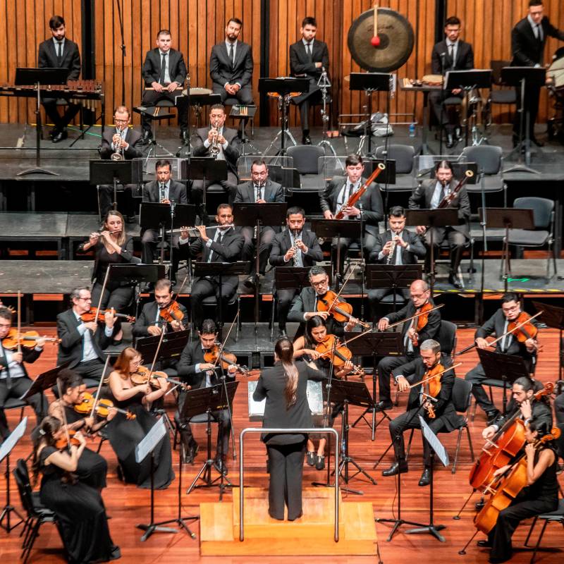 Este año Ana María Patiño Osorio fue nombrada como directora titular de la Orquesta Filarmónica de Medellín, convirtiéndose en la primera mujer en liderar una orquesta profesional en Colombia. Foto cortesía. 