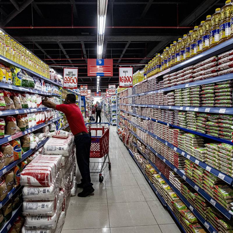 Entre los puntos centrales, la SIC solicita a las compañías detallar los procedimientos y parámetros que utilizan para establecer los precios y descuentos de los productos que comercializan. Foto: Jaime Pérez