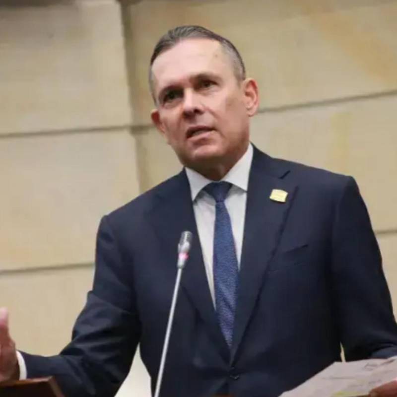 Efraín Cepeda, expresidente del Senado, oficializó su aspiración a la presidencia para 2026 en septiembre. Foto: Senado. 