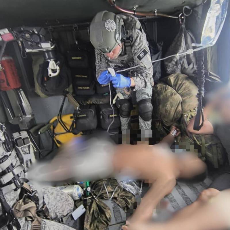 Debido al grave estado en el que se encontraban, la Fuerza Aeroespacial Colombiana, mediante un helicóptero “Ángel” del Comando Aéreo de Combate N.° 5 (Cacom 5), realizó la evacuación de los tres soldados. FOTO: Cortesía CACOM 5