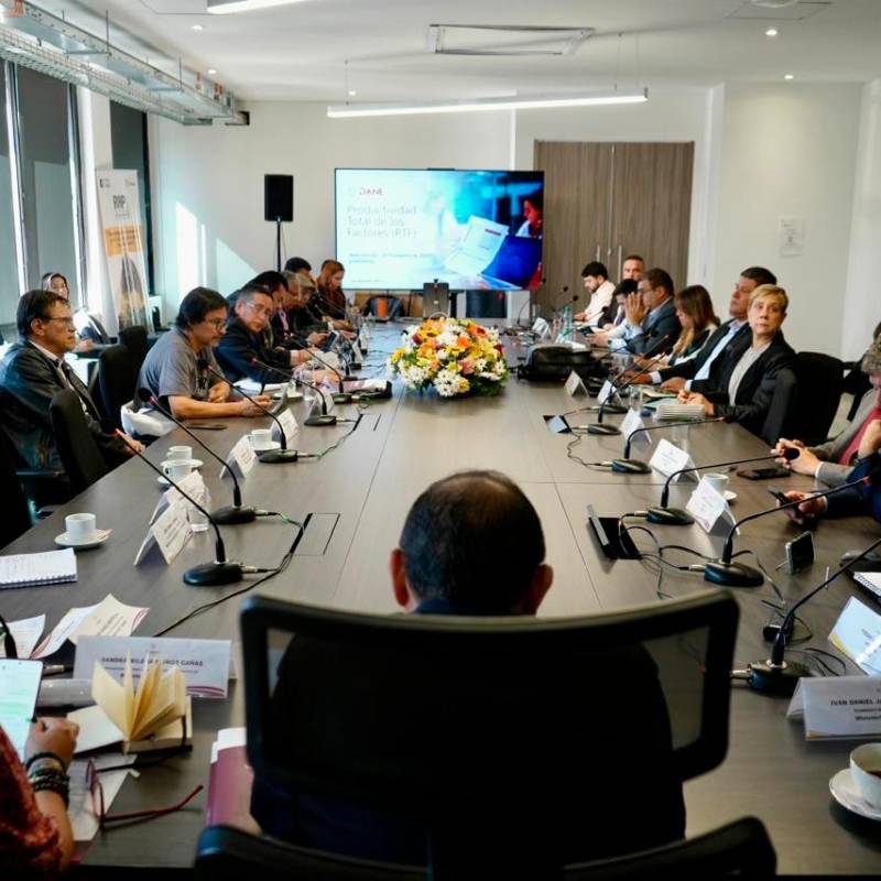 En el Ministerio del Trabajo, en Bogotá, se instaló la mesa de concertación que busca definir el salario mínimo para 2026. FOTO tomada de X