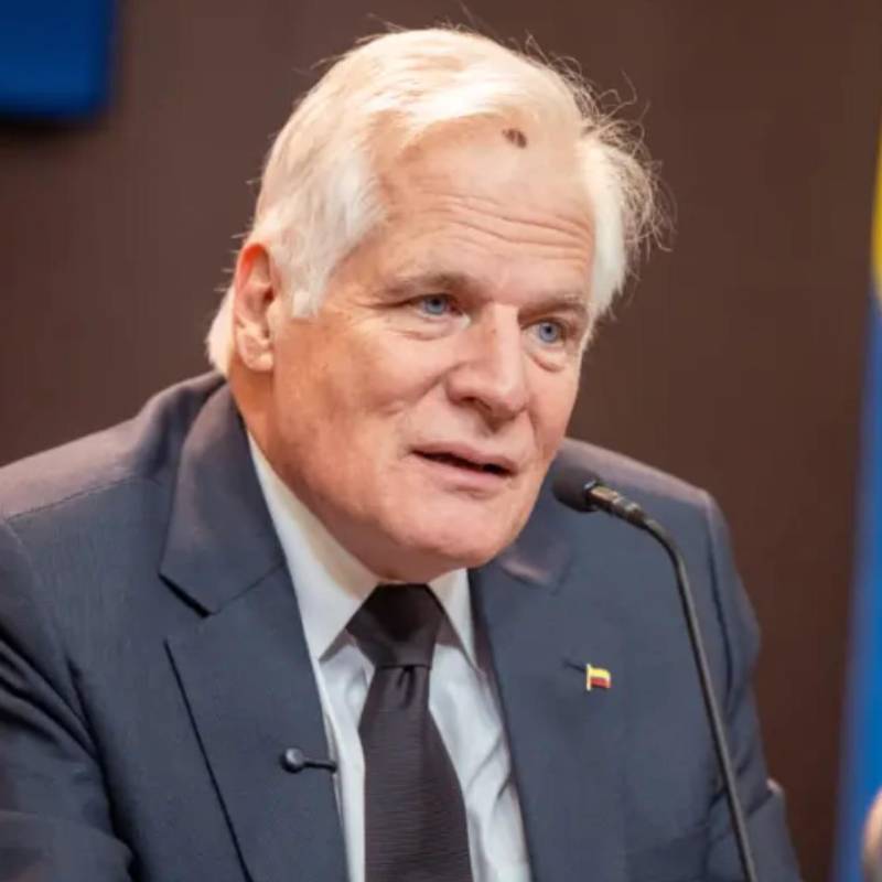 Miguel Uribe Londoño recogió las banderas de su hijo asesinado y hoy es candidato a la Presidencia. FOTO: AFP