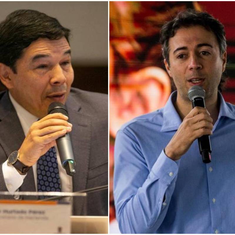 Óscar Hurtado (izquierda) será el alcalde encargado de Medellín hasta que el presidente Petro designe a de una terna a la persona encargada de terminar el periodo de Daniel Quintero (derecha) FOTO: ESNEYDER GUTIÉRREZ JULIO CÉSAR HERRERA