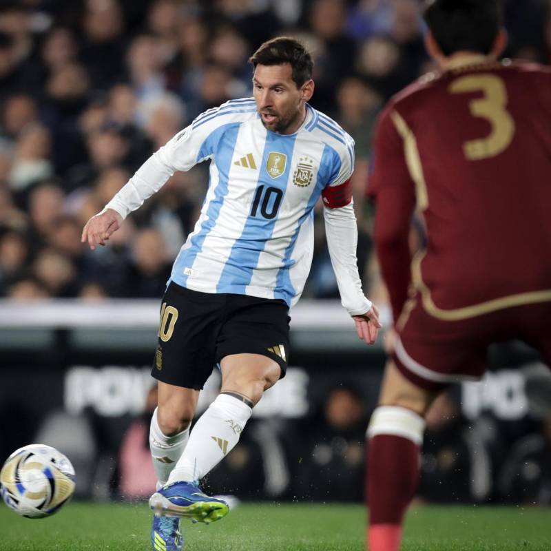 El capitán campeón del mundo en Catar 2022 confirmó que ante la Vinotinto fue su último partido por eliminatorias sudamericanas, por lo que no estará el martes en Guayaquil contra Ecuador. FOTO: Redes sociales Selección Argentina