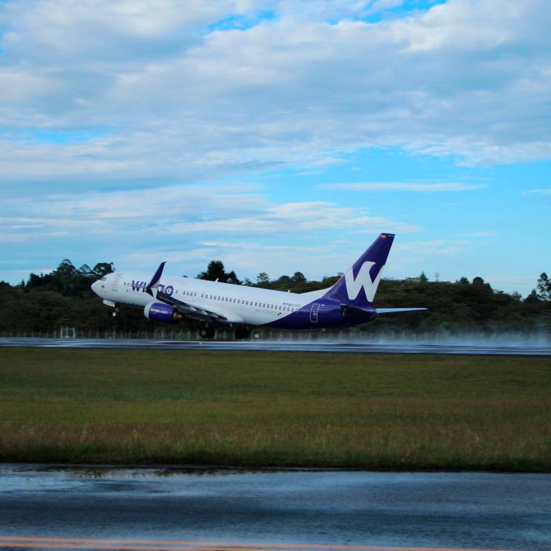 La aerolínea Wingo anunció que operará más de 750 vuelos entre el 3 y el 13 de octubre (semana de receso), reforzando rutas hacia el Caribe, Antioquia y Bucaramanga. FOTO: Cortesía Wingo