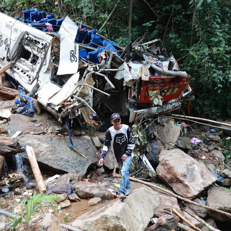 Imagen del bus accidentado en el municipio de Remedios y en el que venían los estudiantes del Liceo Antioqueño. Foto: Manuel Saldarriaga Quintero.