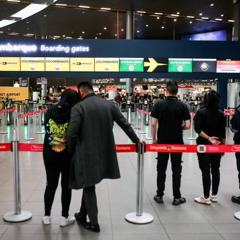 Aunque aún no han habido grandes afectaciones en los vuelos, la Aeronáutica Civil recomendó llegar a las terminales aéreas con anticipación. Foto: Colprensa