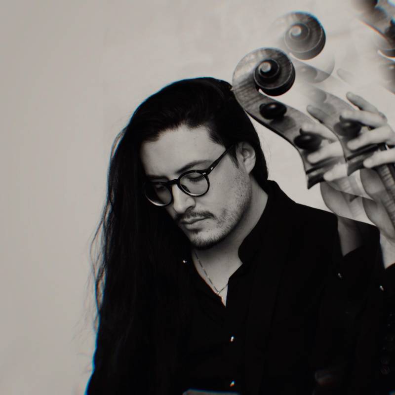Santiago Cañón Valencia ha publicado cuatro trabajos discográficos: Solo (2016), Diable vert (2019), Shostakovich, Schnittke & Prokofiev: Cello Sonatas y Ascenso (2022). Foto cortesía. 