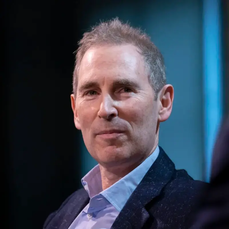 Andy Jassy, CEO de Amazon, anunció que la IA generativa impactará la estructura laboral de la compañía. FOTO: GETTY