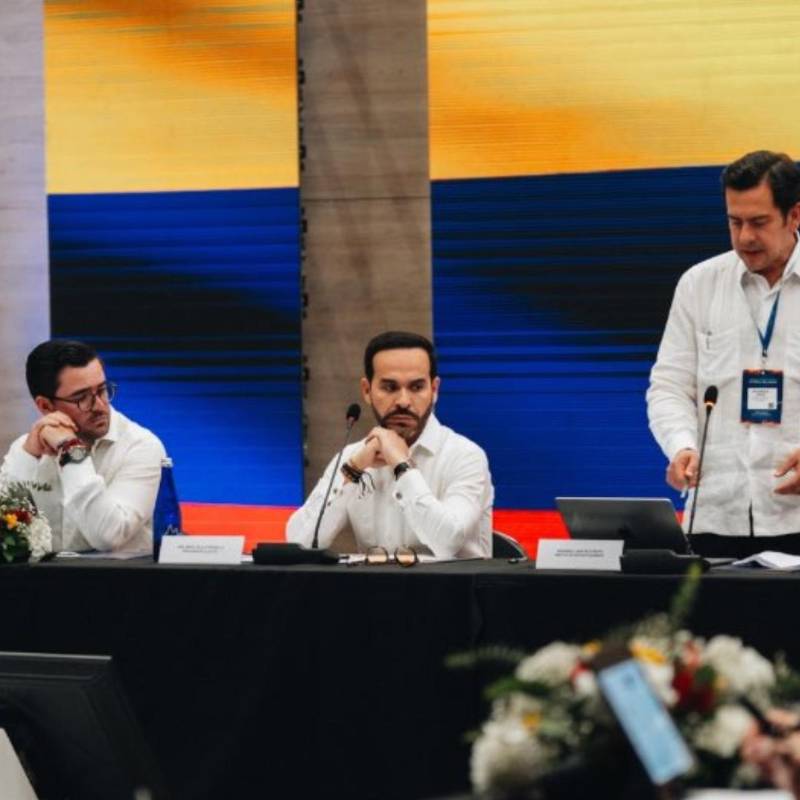 El mandatario electo Abelardo de la Espriella sentó a la mesa a los mandatarios locales para coordinar la seguridad de las capitales. Su apuesta: articular el control en las ciudades con la fuerza pública en las zonas rurales. FOTO: Tomada de redes sociales @ABDELAESPRIELLA