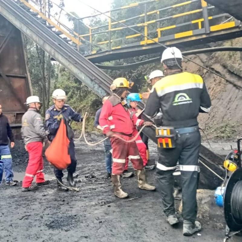 En el sector Peñas de Boquerón, el protocolo de rescate minero se encuentra en máxima marcha tras una explosión en la mina P3 Carbonera Los Pinos. FOTO: Tomada de redes sociales @JorgeEmilioRey