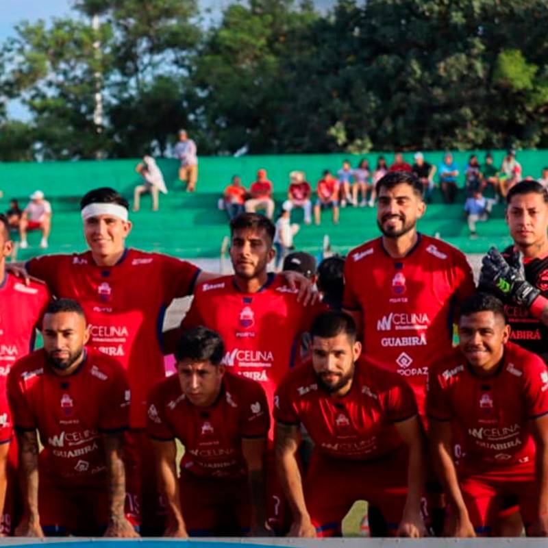 Los jugadores de Guabirá. En la esquina derecha el guardameta Manuel Ferrel. FOTO: X Club Guabira