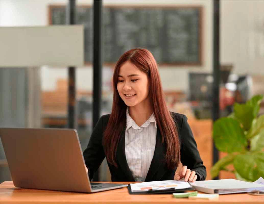Crystal ofrece a jóvenes la oportunidad de estudiar y trabajar al mismo tiempo en áreas administrativas. FOTO: GETTY