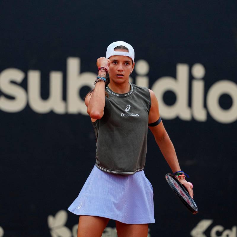 Emiliana Arango (86) logró una gran victoria ante Talia Gibson (58) por 6-3 y 6-2 en la primera ronda del WTA 1000 de Madrid, jugadora que venía de alcanzar los cuartos de final en Indian Wells y los octavos de final en Miami. FOTO FEDETENIS