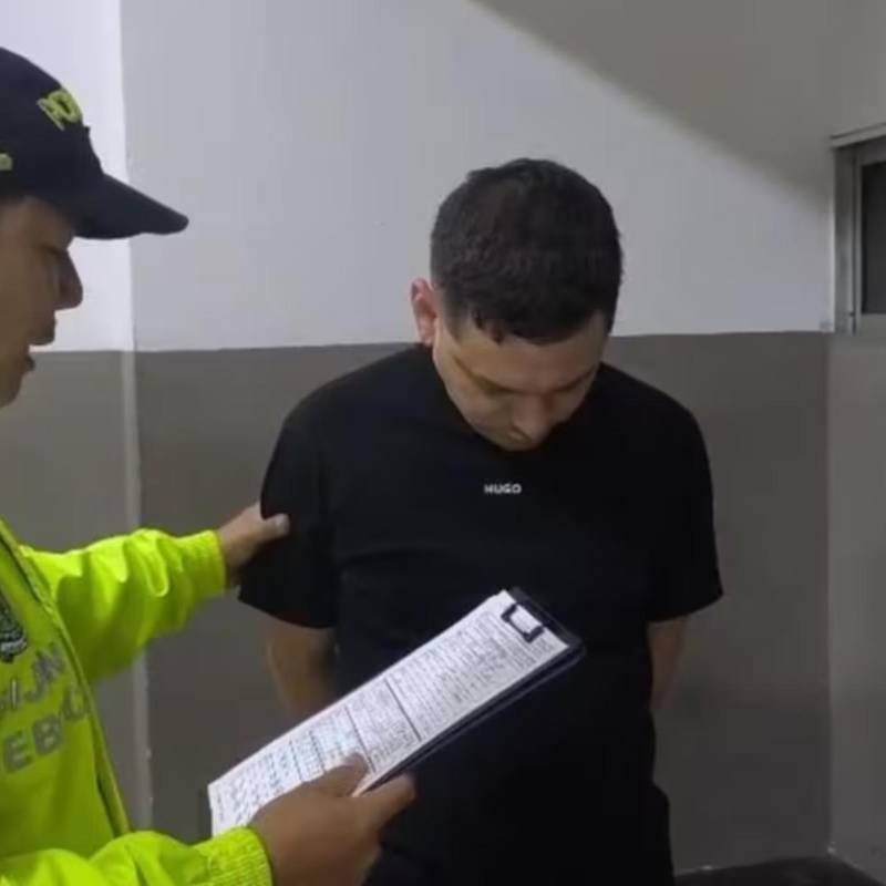 Pese a intentar huir malherido en su motocicleta tras recibir varios disparos sobre la carrera 22, el procesado falleció minutos después. Ya había sido capturado en 2025. FOTO: Policía Nacional