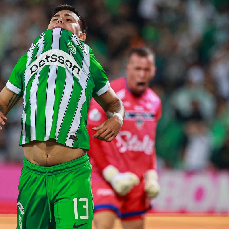 El jugador de Atlético Nacional, Nicolás Rodríguez, deberá responder por la denuncia en su contra. FOTO MANUEL SALDARRIAGA