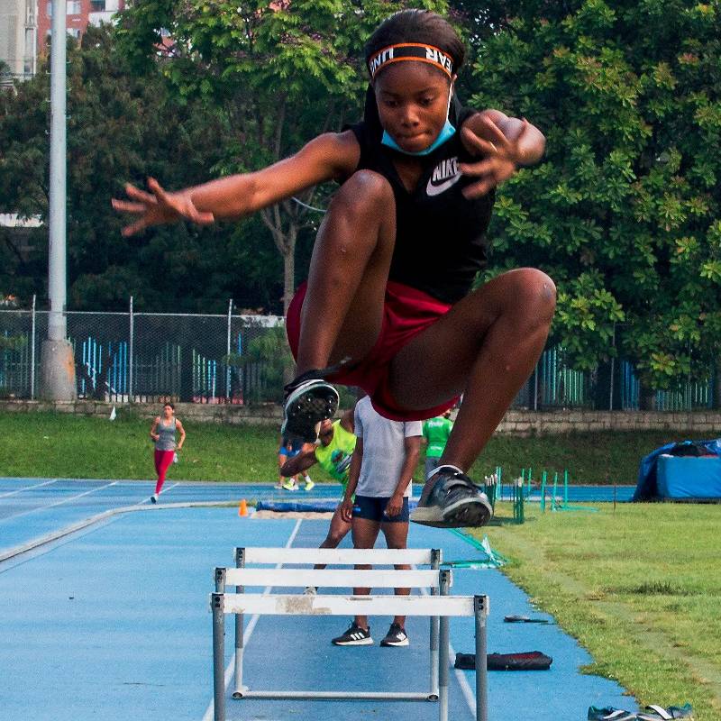 El deporte formativo y de élite de Colombia viene sufriendo grandes golpes tras las decisiones adoptadas por el Gobierno. No obstante, los atletas se siguen esforzando en las disciplinas que practican. FOTO Julio césar Herrera