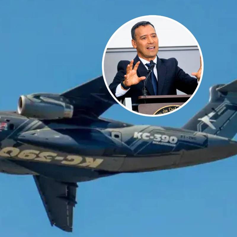 Este es el avión KC 390 para transporte militar, de la firma brasilera Embraer. El Gobierno de Colombia adquirió dos de estas aeronaves. En la foto detalle, el ministro de Defensa, general (r) Pedro Sánchez. FOTO: CORTESÍA @embraer - Colprensa