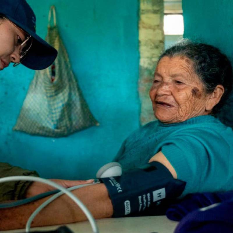 imagen de referencia de un equipo básico en salud. FOTO: imagen tomada de redes.