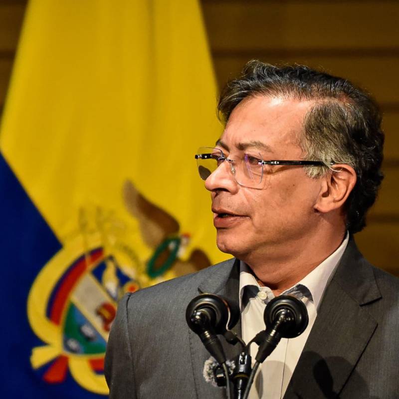 En la foto de arriba a abajo: Giovanny Rojas, alias Araña; Gabriel Yepes Mejía, alias H. H; Willinton Henao, alias Mocho Olmedo y el presidente Gustavo Petro. Foto: Colprensa y tomadas de redes sociales