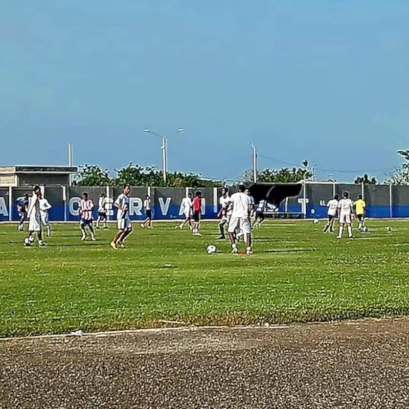 Al parecer, esta persona ignoró las advertencias médicas y el ruego de sus compañeros por una sola razón: no concebía la vida fuera de las canchas. FOTO: Tomada de redes sociales @CampoDeLaCruz