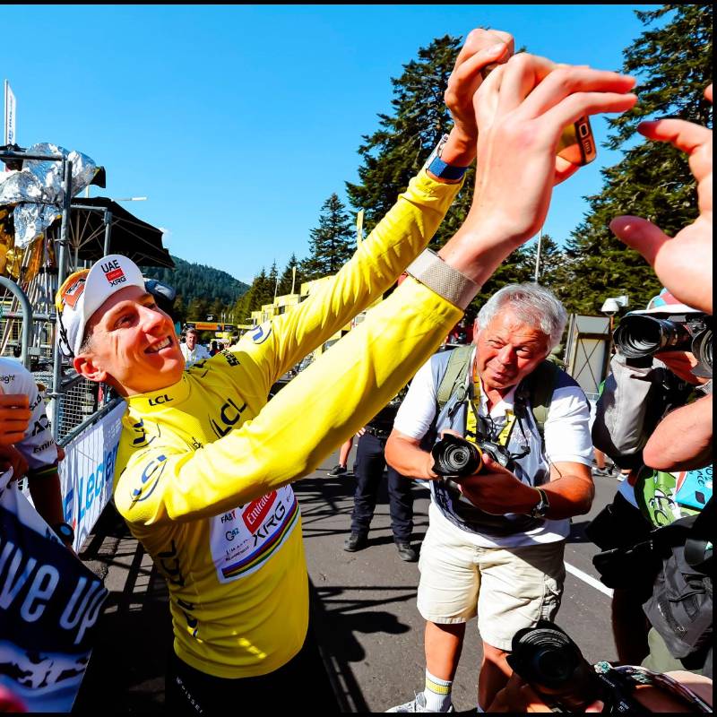 Tadej Pogacar sigue siendo el líder del Tour de Francia tras 17 etapas. FOTO: X Tour de france