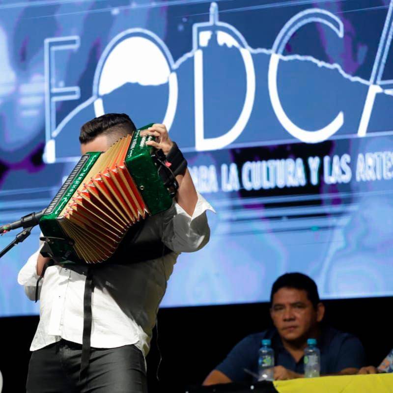 Funcionarios de la DIAN realizan operativos de control en establecimientos durante el Festival de la Leyenda Vallenata en Valledupar. FOTO COLPRENSA