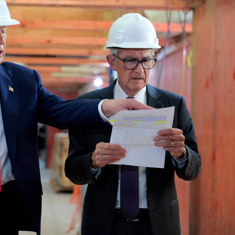 Presidente Donald Trump y presidente de la FED, Jerome Powell. FOTO: GETTY