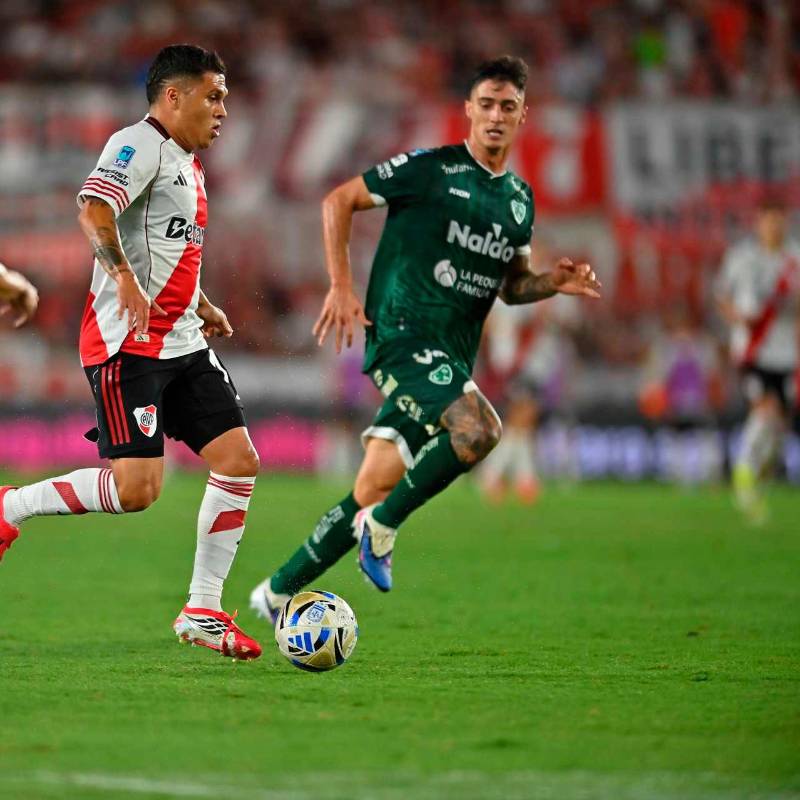 Juan Fernando Quintero ingresó al campo a los 77 minutos y puso el pase gol para el segundo tanto de River Plate en su visita a Estudiantes de Río Cuarto. FOTO TOMADA X@RiverPlate