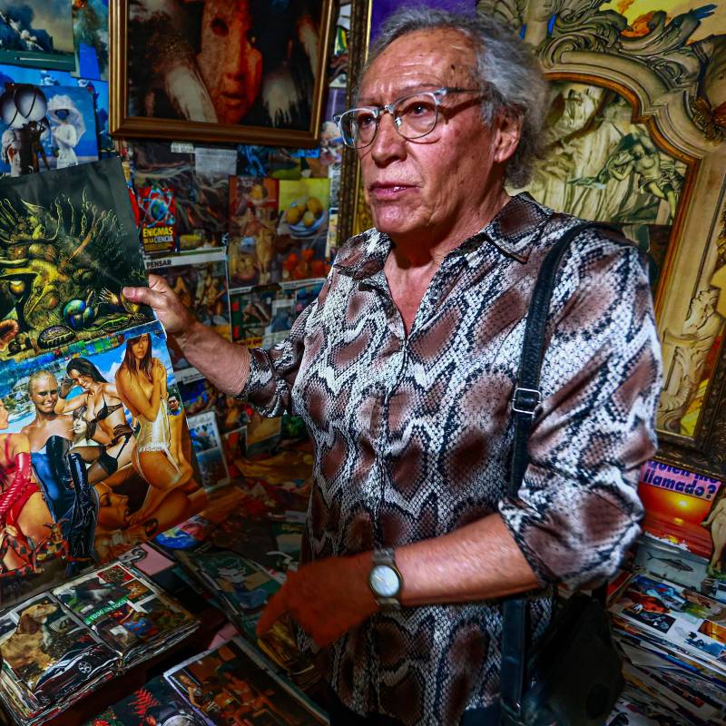 Abraxas Aguilar es artista y poeta. Fue candidato a la alcaldía de Medellín y a la presidencia de la república. Foto: Manuel Saldarriaga.