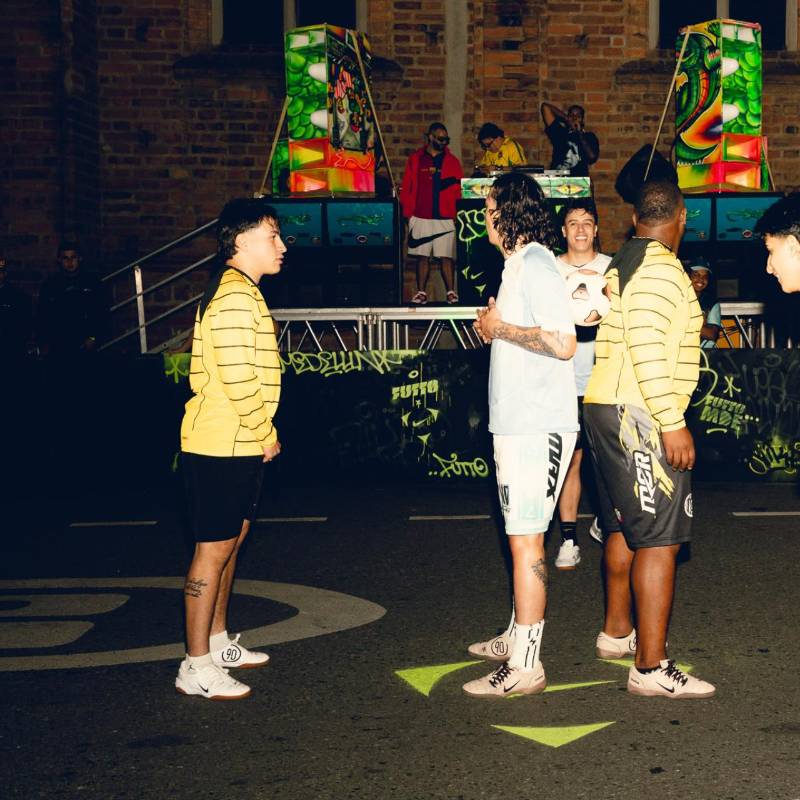 Medellín fue el escenario para vivir una experiencia de fútbol callejero. Workshops, arte urbano, música en vivo y presencia de colectivos locales, por lo que fue gratis y para toda la comunidad. FOTO: Cortesía Futto y Nike