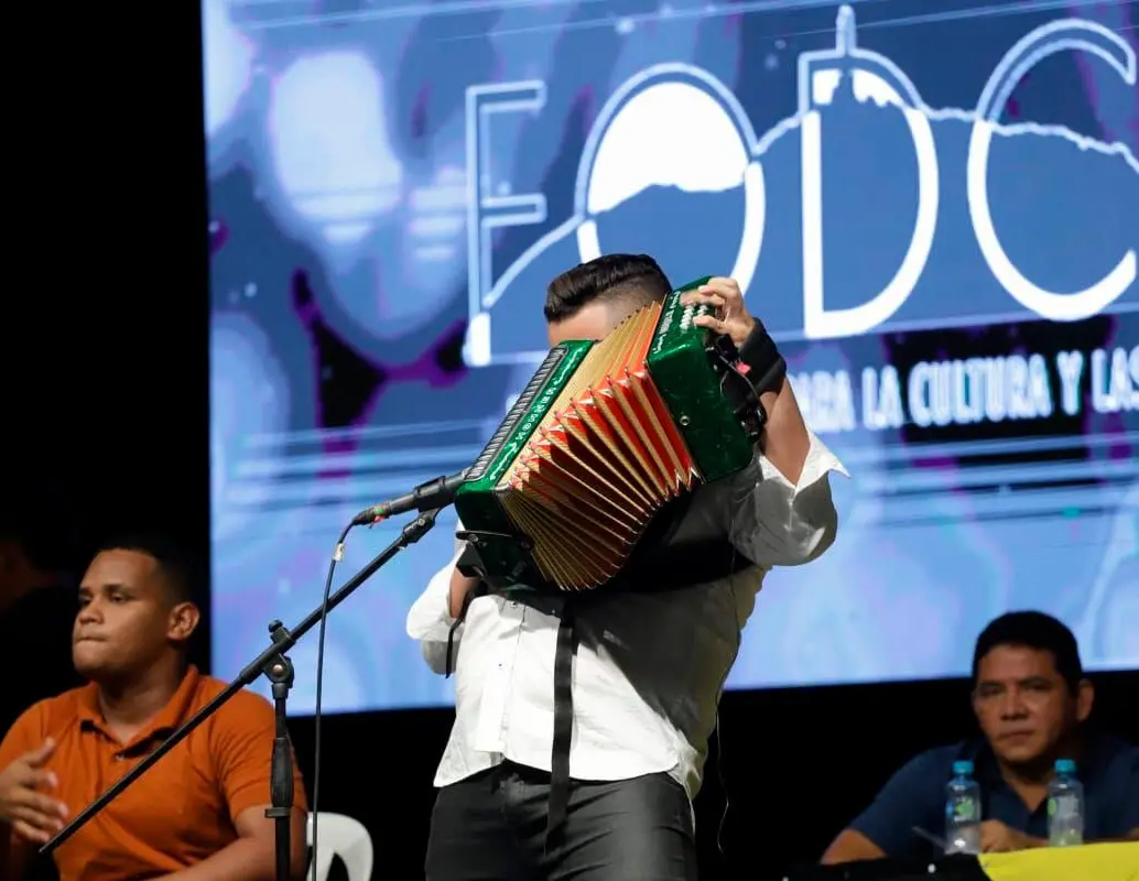 Funcionarios de la DIAN realizan operativos de control en establecimientos durante el Festival de la Leyenda Vallenata en Valledupar. FOTO COLPRENSA