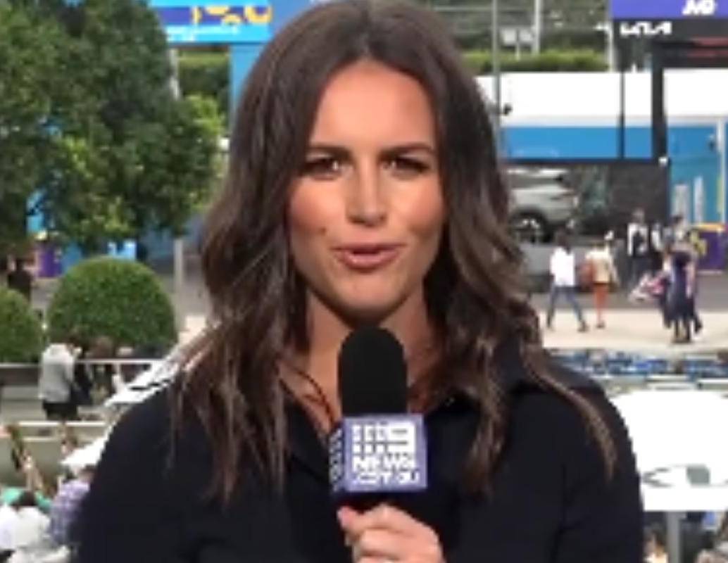 Danika Mason durante una transmisión en vivo que se volvió viral tras admitir que había consumido alcohol antes de salir al aire.