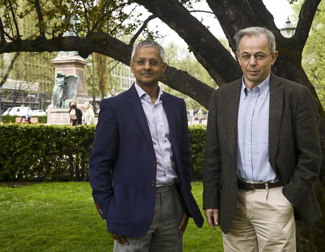 Los químicos británicos Shankar Balasubramanian (izquierda) y David Klenerman (derecha), ganadores del Princesa de Asturias 2026. FOTO AFP