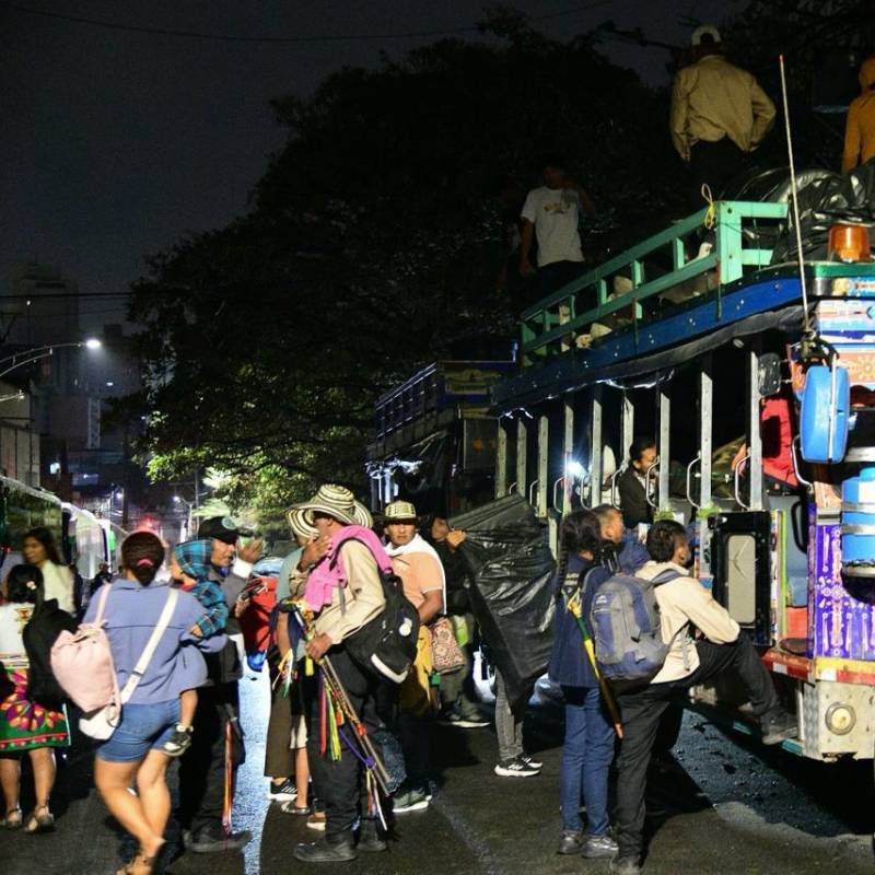 Así se comenzó a desarrollar el retorno de los indígenas a sus territorios en buses escalera. FOTO: CORTESÍA