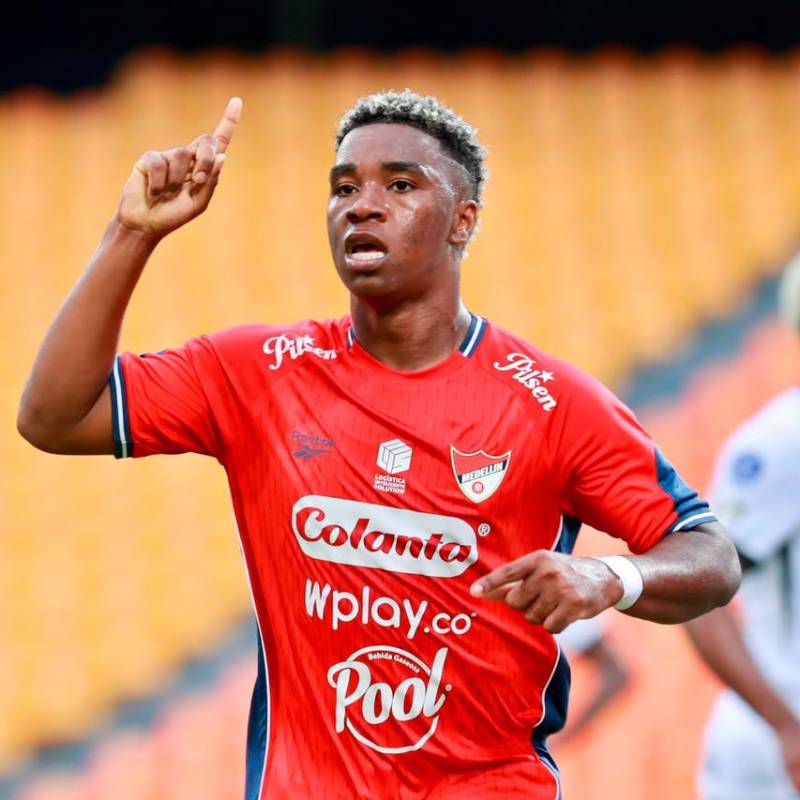 El futbolista Jhon Edwin Montaño anotó el gol del Medellín al final del primer tiempo. Foto: Manuel Saldarriaga
