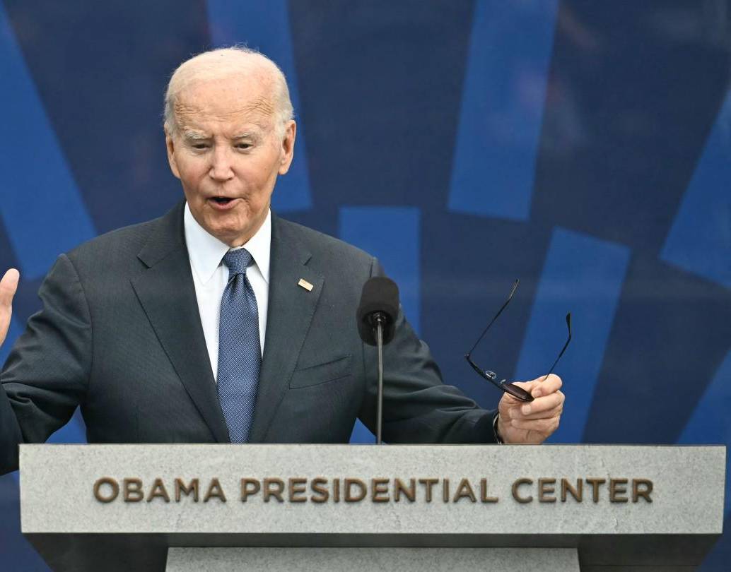 Joe Biden anunció la publicación de sus memorias presidenciales, un libro en el que repasará las decisiones y desafíos que marcaron su paso por la Casa Blanca. FOTO: AFP.