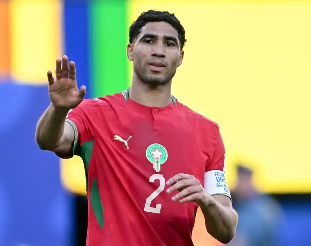 Achraf Hakimi, defensa del París Saint-Germain y de la selección de Marruecos, durante una rueda de prensa en el Mundial de Estados Unidos. El futbolista será juzgado en Francia por una denuncia de presunta violación presentada en 2023. FOTO: AFP.