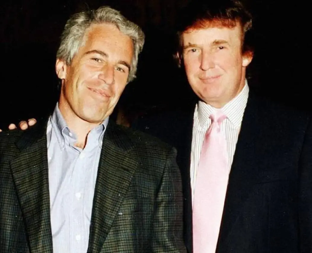 <span class="mln_uppercase_mln">Donald</span><b><span class="mln_uppercase_mln"> Trump mantuvo una relación social con Jeffrey </span></b><span class="mln_uppercase_mln">Epstein durante los años 90 y principios de los 2000. El financista fue condenado por delitos sexuales y se suicidó en prisión en 2019. FOTO: GETTY</span>