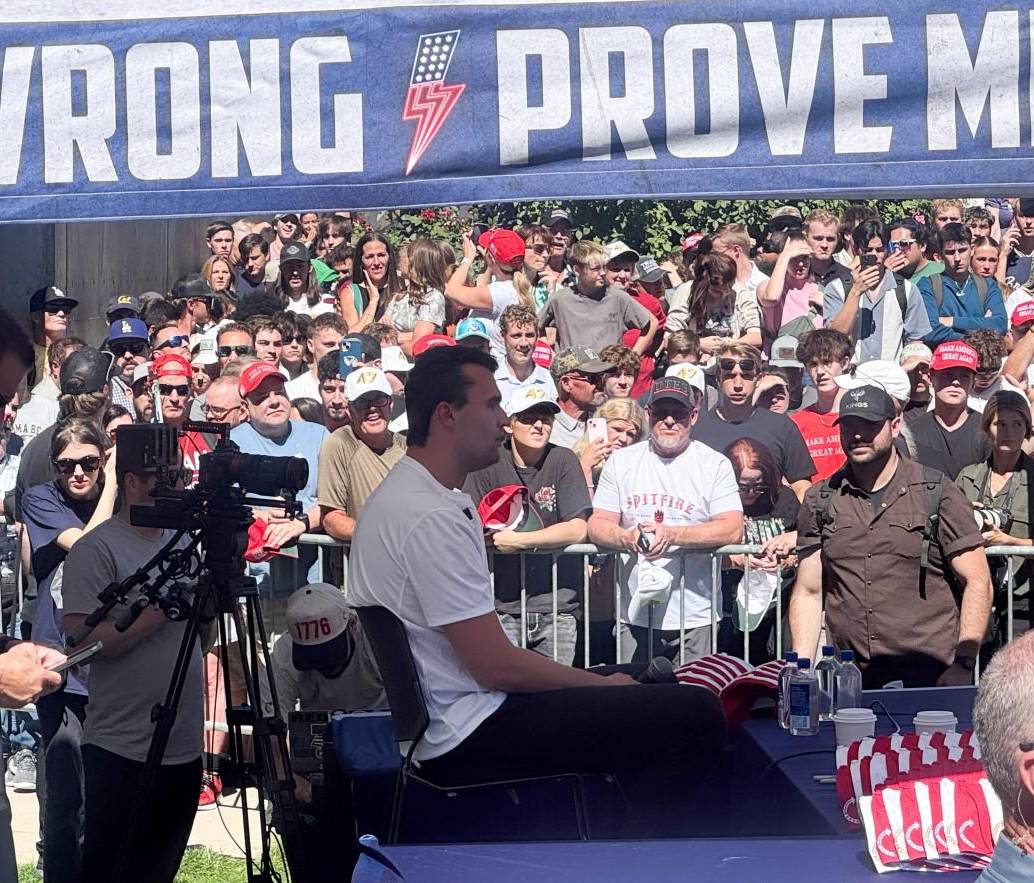 Charlie Kirk en el evento antes de ser asesinado. FOTO: AFP