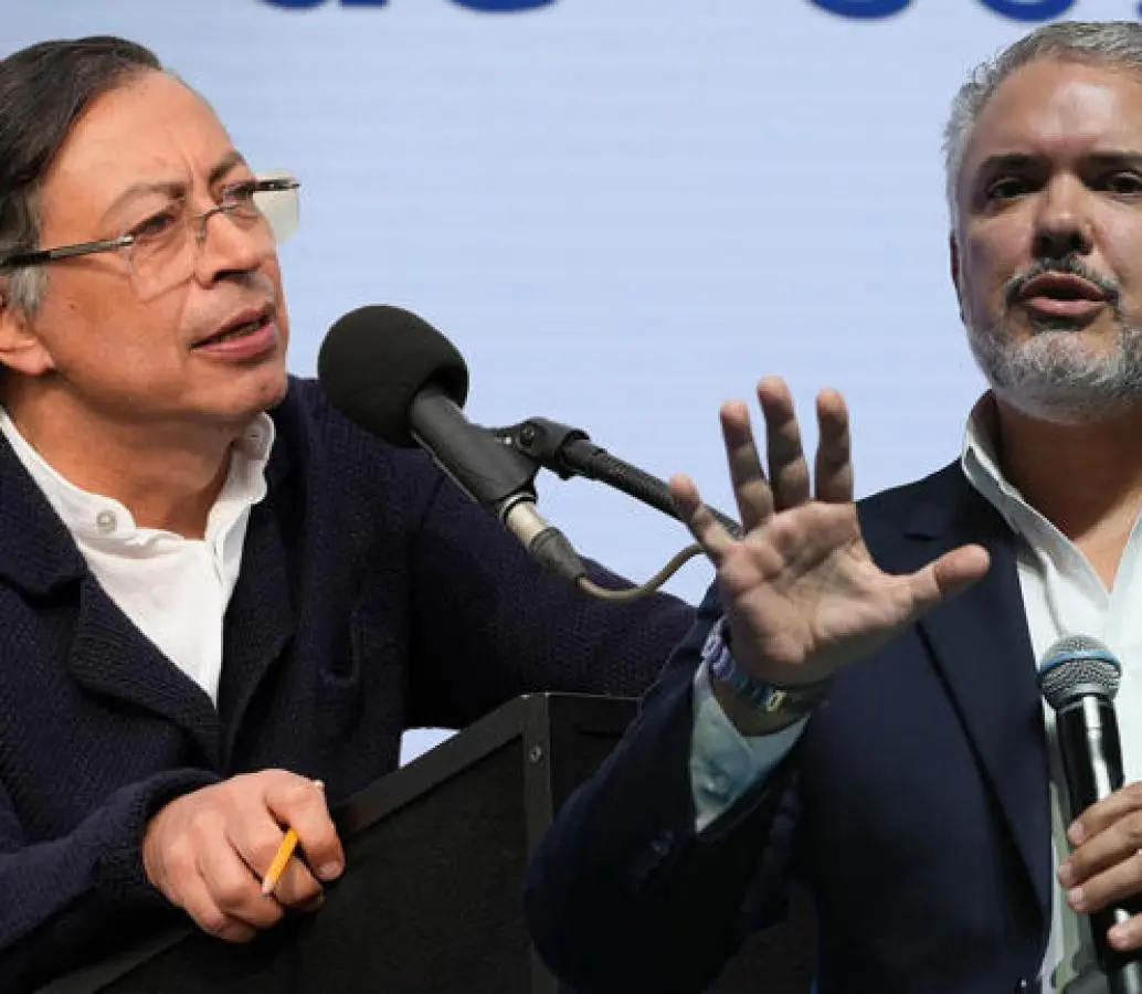 El presidente Petro y el expresidente Duque se enfrentaron en redes sociales por la deuda de Colombia con el FMI. FOTO: Colprensa y Presidencia.