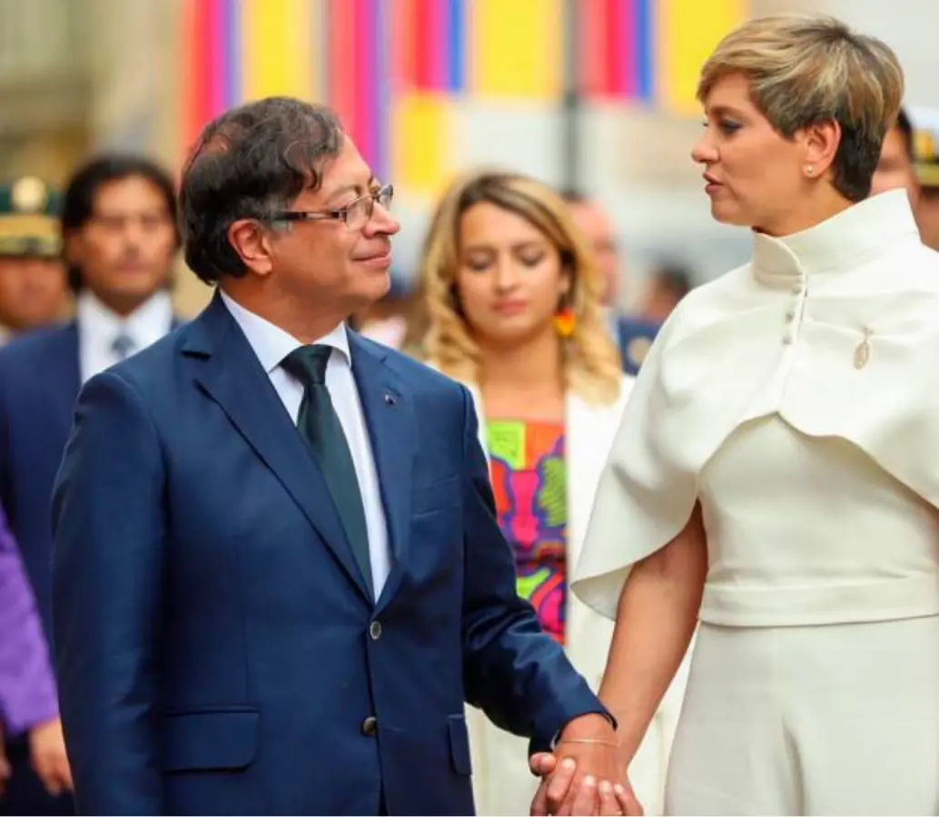 Gustavo Petro y Verónica Alcocer el 7 de agosto de 2022 en la posesión del mandatario. Foto: Presidencia