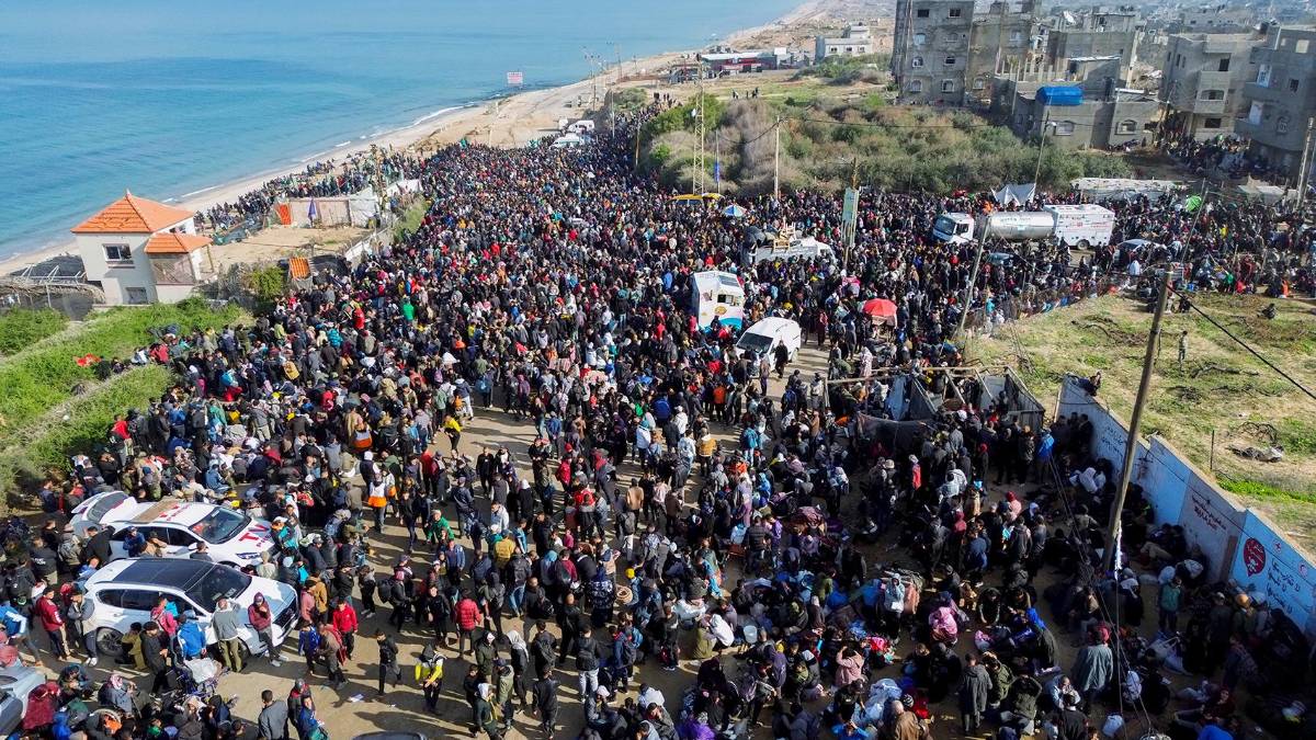 Miles de palestinos vuelven a Gaza tras el alto el fuego