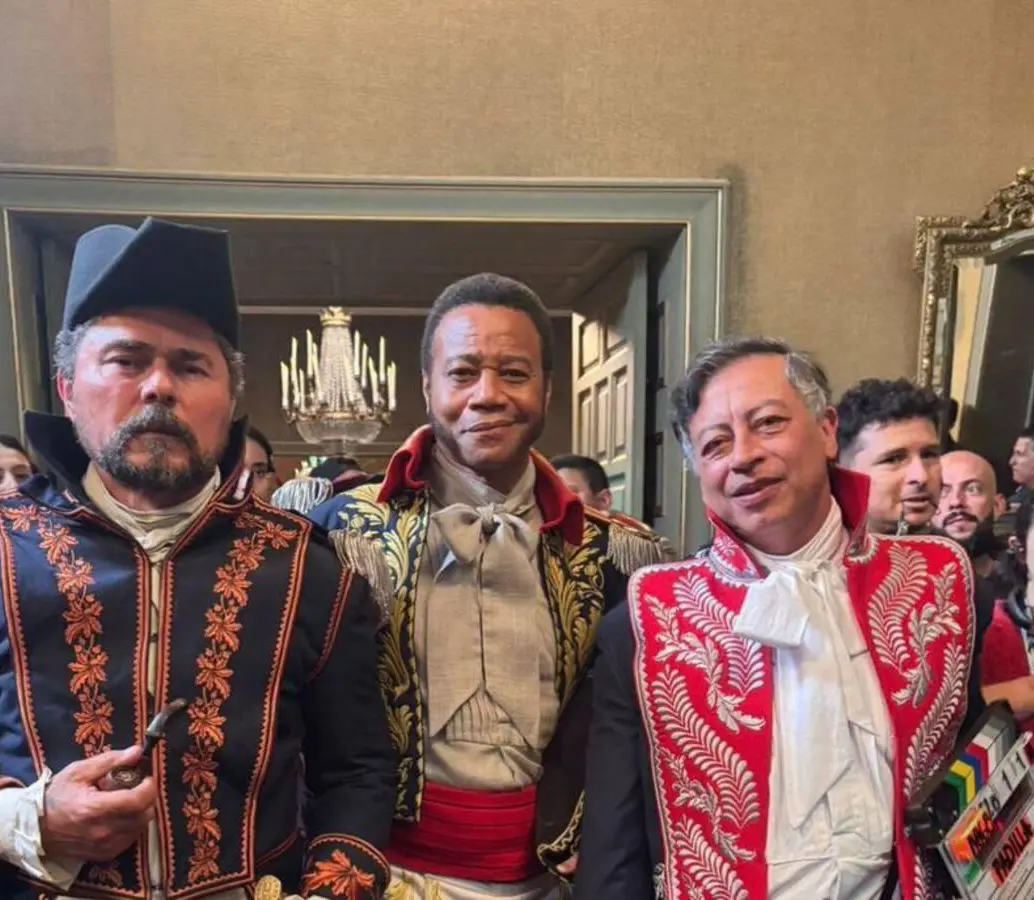 La foto que demuestra su presencia en el rodaje fue revelada por CARACOL RADIO. CRÉDITO: CARACOL RADIO.